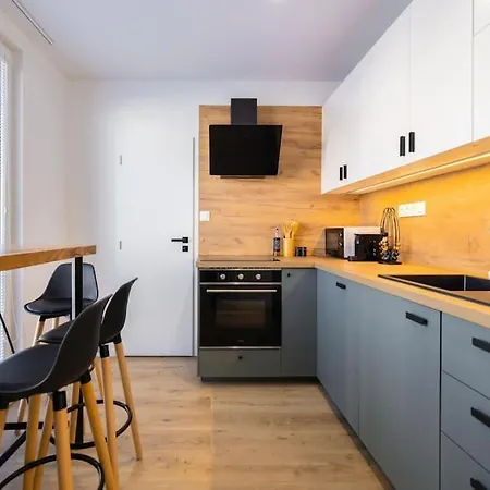 Ice Hockey 2 Bedroom Μπρατισλάβα
