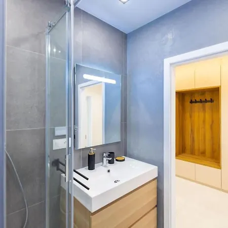 Ice Hockey 2 Bedroom *